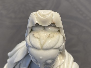 Une figure de Guanyin en porcelaine blanc de Chine, marque en creux, 19/20&egrave;me